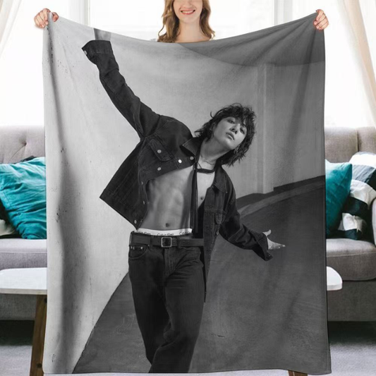 JUNGKOOK (BTS) - BLANKET VER.1